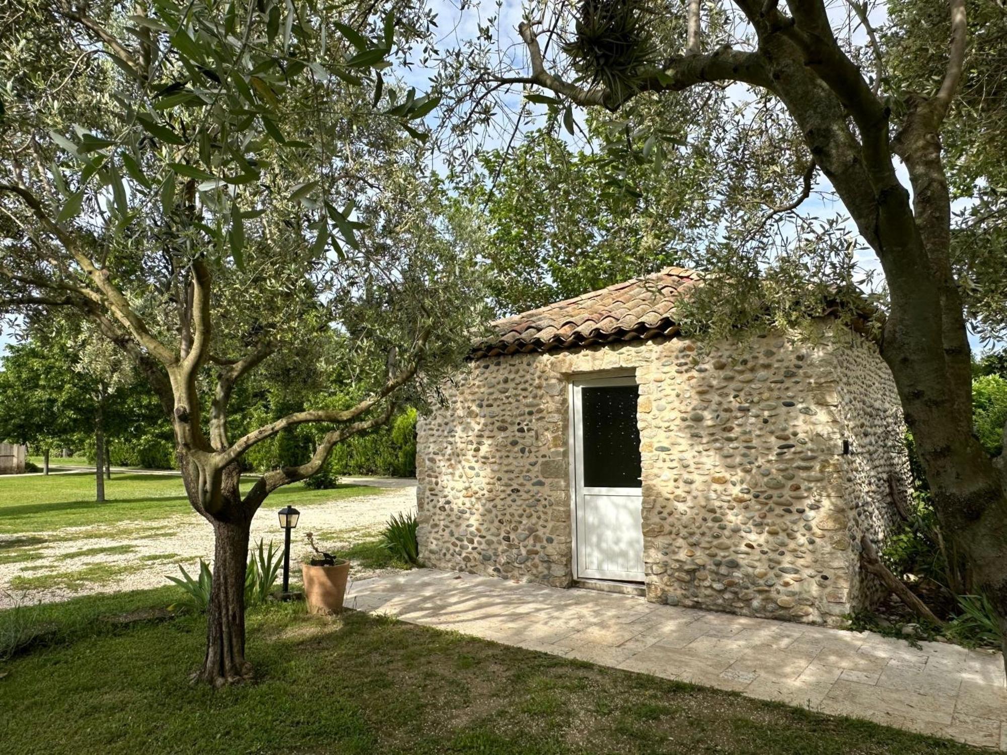 Maisonnette Independante Au Calme Dans Un Grand Jardin Chateauneuf-du-Rhone Exterior foto